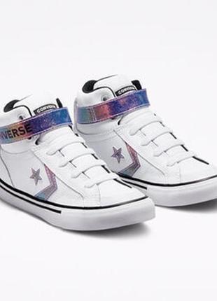 Дитячі високі шкіряні кеди converse pro blaze iridescent glitter білого кольору з переливчастими голографічними блісками.