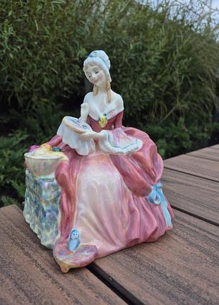 Порцелянова статуетка вишивальниці royal doulton penelope