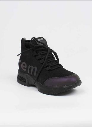 Продам кроссовки женские 3