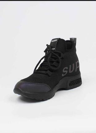 Продам кроссовки женские 5