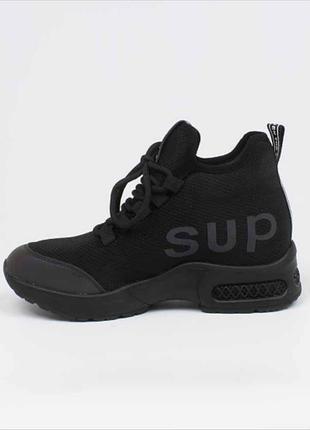 Продам кроссовки женские 6