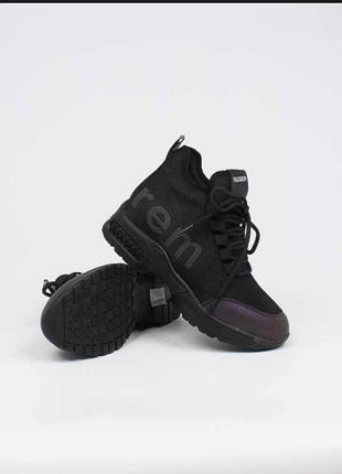 Продам кроссовки женские 9