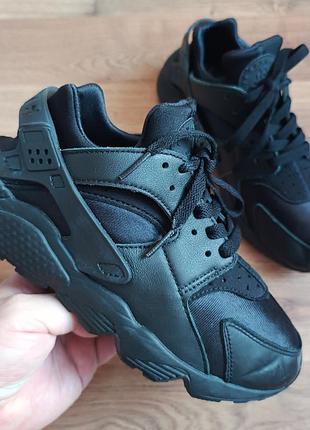 Оригінальні  nike huarache р39 довжина устілки по факту  25см
