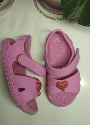 Босоніжки та сандалі для дівчаток crocs рожеві 8