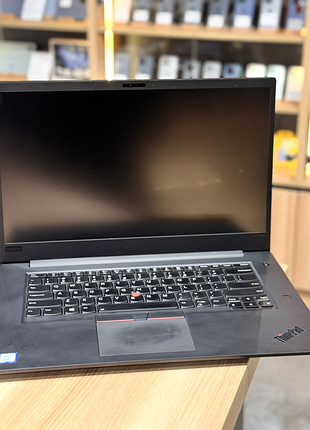 Ноутбук lenovo thinkpad x1 extreme 15.6" full hd / core i7-8750h / 8 гб / ssd 256 гб / gtx 1050 ti max-q / windows 11