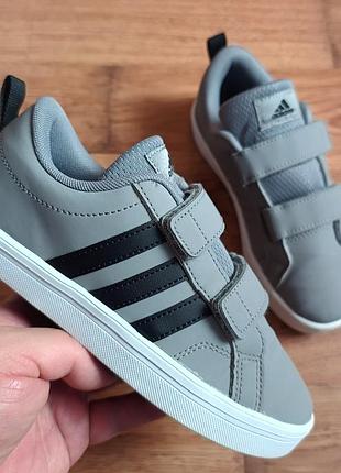 Оригінальні adidas р33 довжина устілки по факту  21.5см