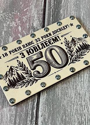 Юбилейный конверт на полпути: деревянная коробочка с горами и лавровыми ветками