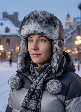 Шапка на женщину из плащевой ткани и искусственного меха, на зиму.