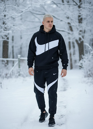 Утеплений спортивний костюм найк дуже гарної якості!!
