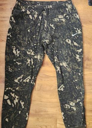 Чоловічі спортивні штани nike camo, хакі, розмір m