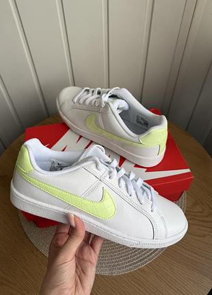 Кеди жіночі nike білі, розмір 39 (us 8), довжина устілки 25 см