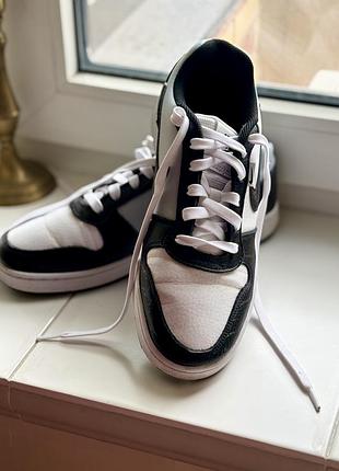 Кросівки nike білі з чорним 40,5