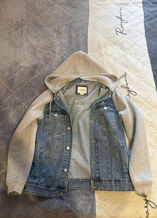 Джинсова pull&bear з капюшоном l