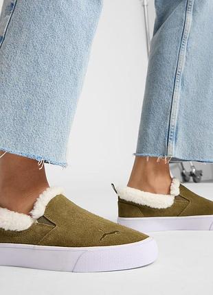 Теплые женские слипоны кеды кроссовки puma bari comfort shearling sherpa olive