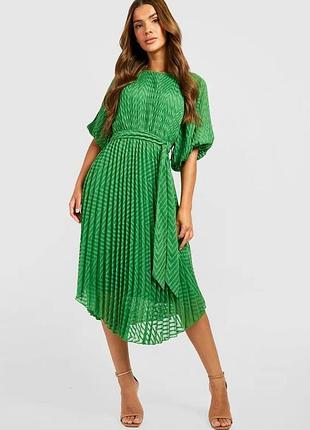 Асимметричное платье-миди boohoo с плиссированной юбкой