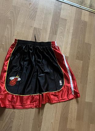 Спортивні шорти чоловічі miami heat road authentic shorts чорно-червоні