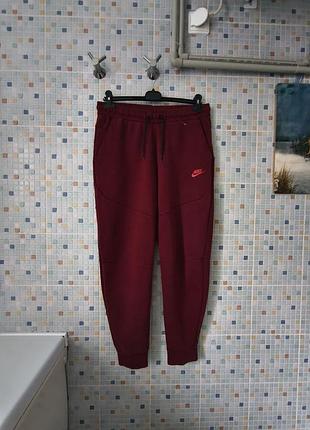 Спортивные штаны nike.