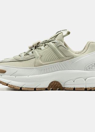 Женские кроссовки nike air zoom vomero roam beige white