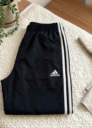 Спортивні штани чоловічі adidas clima365 / essentials темно сині підліткові (унісекс)