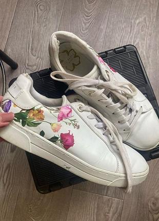 Бомбезні квіткові 🌸шкіряні кросівки р 37/24 см ted baker