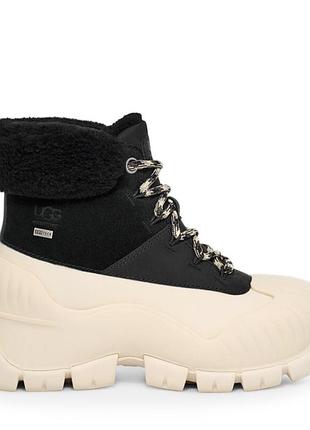 Оригінальна водонепроникна модель жіночих зимових черевиків ugg adiroam hiker у комбінованому чорно-бежевому кольорі..розмір:36,5
