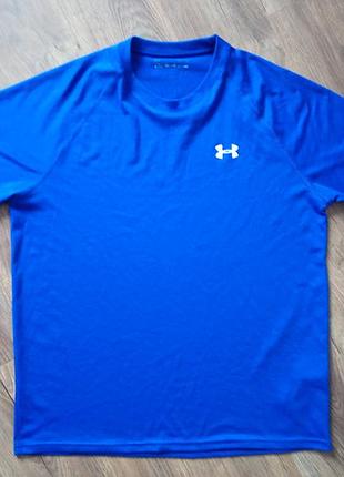 Брендова футболка under armour.