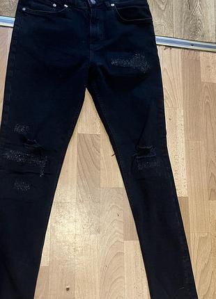 Черные джинсы скинни от бренда zara