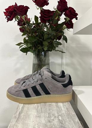 Кросівки adidas 40/40,5 3280 грн