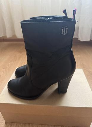 Кожаные ботильоны tommy hilfiger kalina 3, оригинал, маркировка 41 (идут на 39.5 - 40)