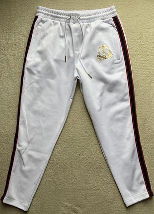 Белые спортивные брюки (джоггеры) из коллаборации kith × bergdorf goodman