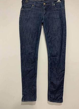 Красивые брендовые джинсы прямого кроя armani jeans
￼ оригинал. стан красивого 

￼￼ размер 30