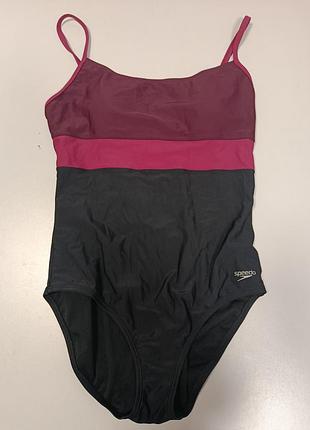 Суцільний спортивний купальник бренду speedo