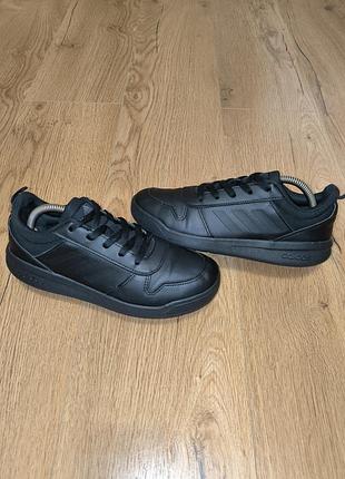 Кросівки чоловічі adidas чорні