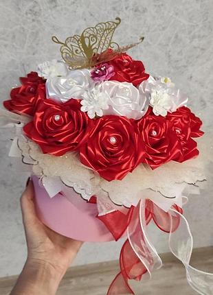 Букет троянд з атласних стрічок у коробці, тубусі