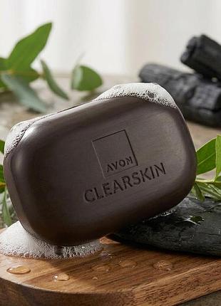 Очищающее мыло с экстрактом древесного угля «контроль пор и блеска» avon clearskin, 75 г