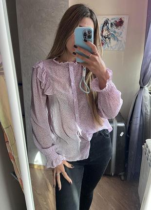 Блуза в принт з рюшами