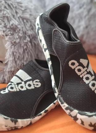 Легенькие черные сетчатые спортивные санадалики - аквашузы adidas altaventure sport 34 р. 21 см.