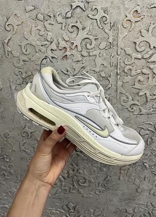 Кросівки жіночі nike білі, розмір 39, довжина устілки 25 см, сітка та шкіра