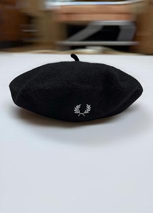 Fred perry чорний шерстяний вовняний берет шапка з логотипом оригінал