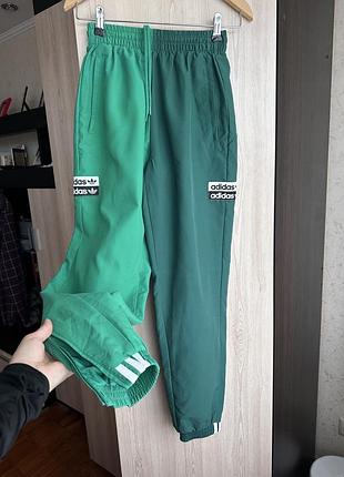 Штани adidas originals r.y.v. колорблок / двоколірні спортивні джогери, розмір xs-s