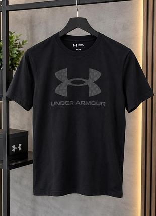 Футболка унісекс under armour чорна з логотипом