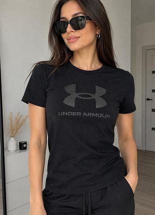 Жіноча футболка under armour чорна