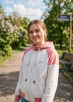 Жіноча вітровка nike у рожево-білому кольорі, s-м