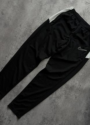 Спортивні штани чоловічі nike чорні з білими вставками
