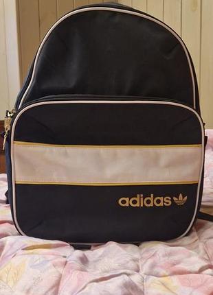 Спортивний рюкзак adidas чорний з білою смугою