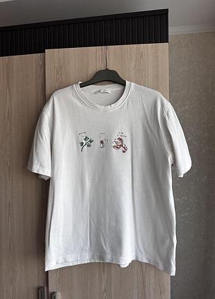 Футболка zara з вишитим принтом