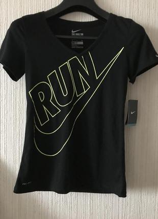 Nike футболка для занятий спортом,оригинал2 фото