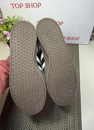 Оригинальные кроссовки новые adidas 3