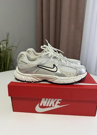 Кросівки nike білі, сріблясті