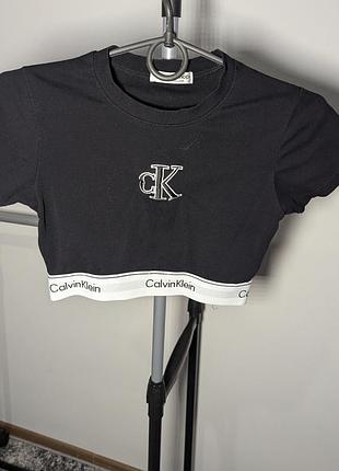 Топ укорочена футболка чорна базова спортивна calvin klein 10-14р
